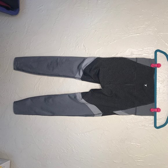 Old Navy 7/8 length go dry color block leggings M - Picture 7 of 7